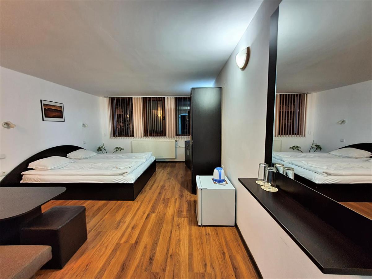 Yakovtsi Inn Экстерьер фото